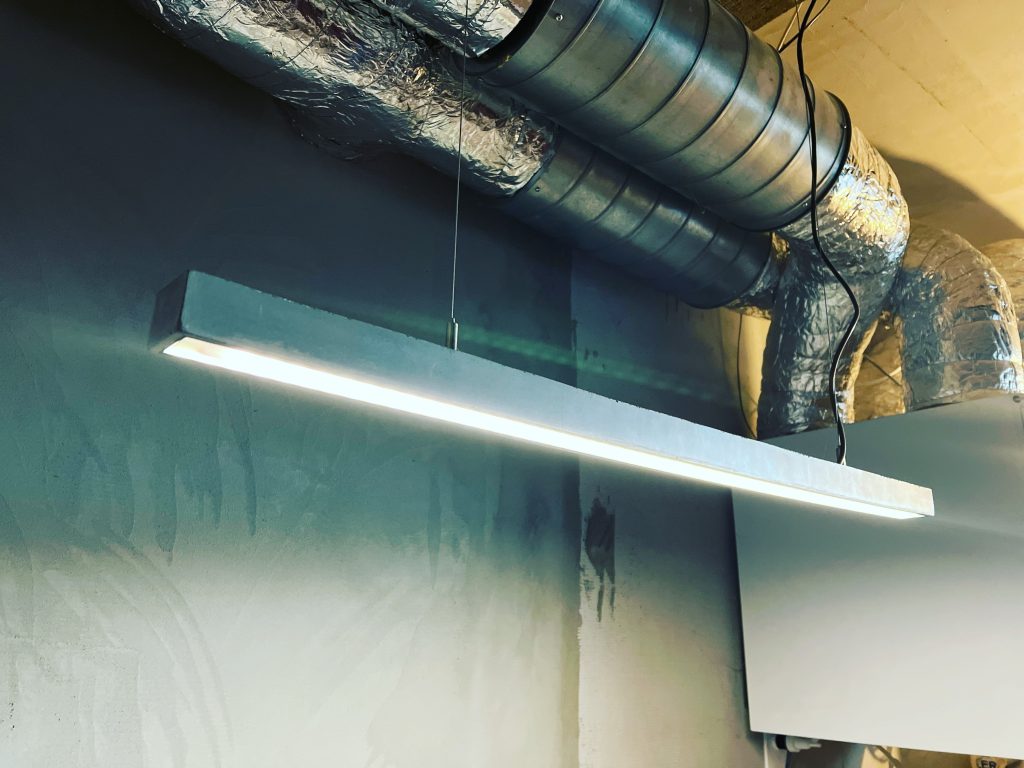 Lampa wisząca zwis na linkach led beton concrete