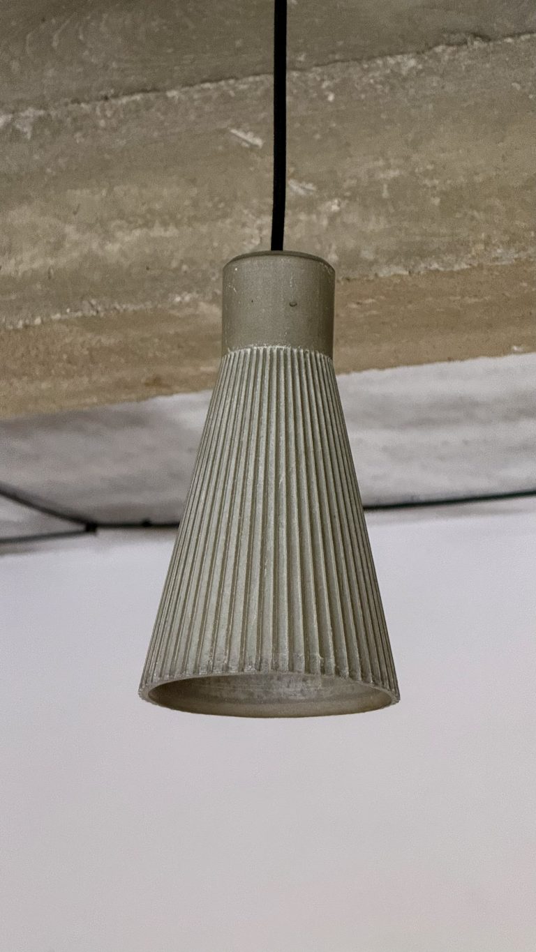 Lampa betonowa wisząca